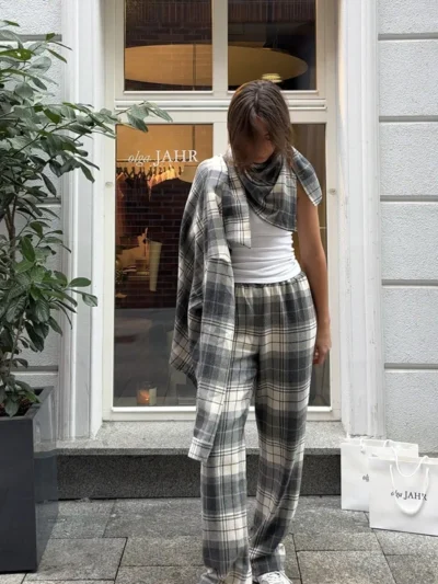 spodnie bruce olgajahr kremowo szara krata 01