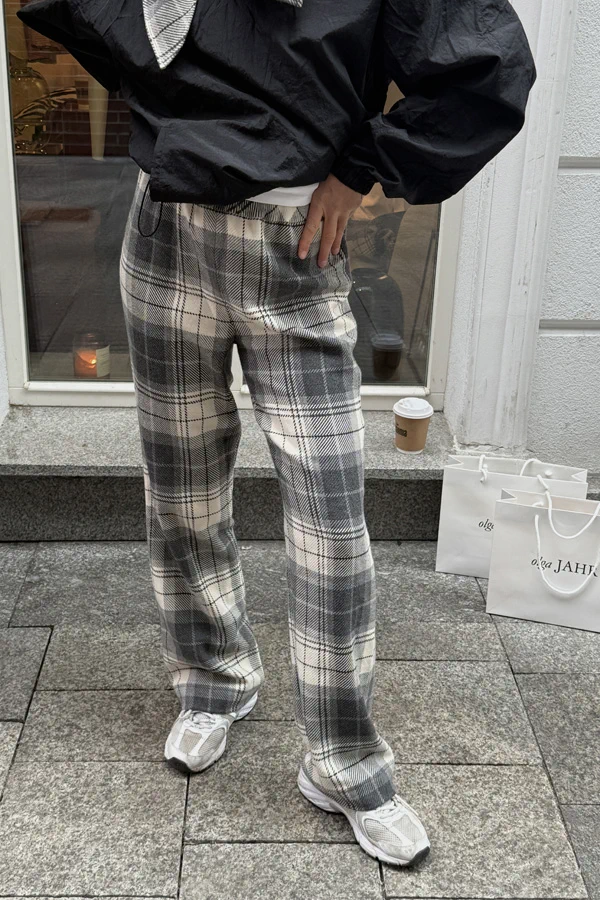 Spodnie_BRUCE_olgaJAHR_kremowo-szara_krata_04 spodnie bruce olgajahr kremowo szara krata 04