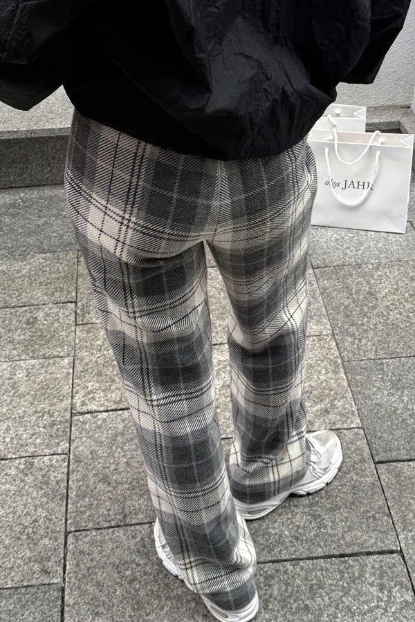 Spodnie_BRUCE_olgaJAHR_kremowo-szara_krata_05 spodnie bruce olgajahr kremowo szara krata 05